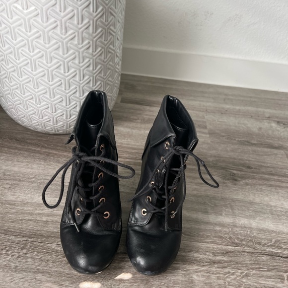 Black heel booties size 9 - Picture 4 of 15